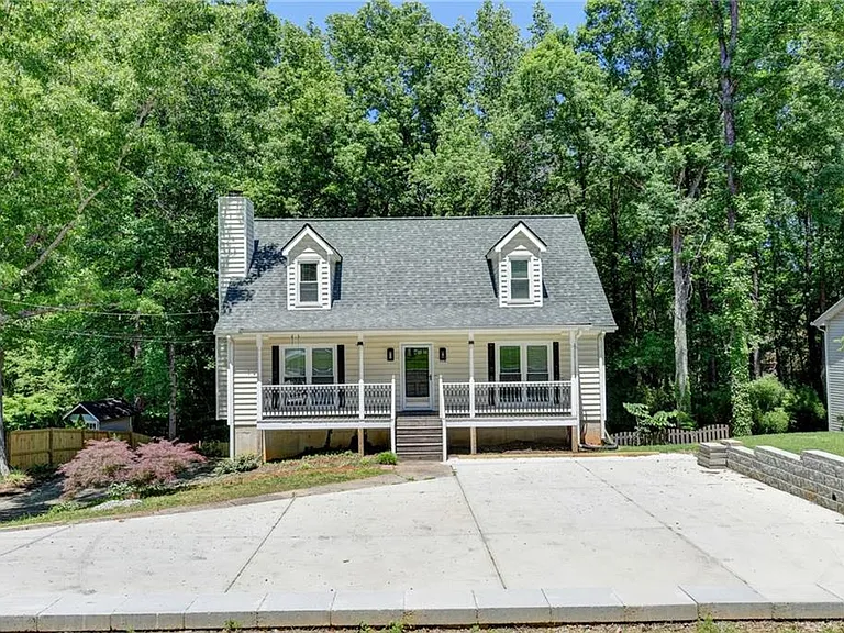 1530 Plunketts Rd — Photo 4