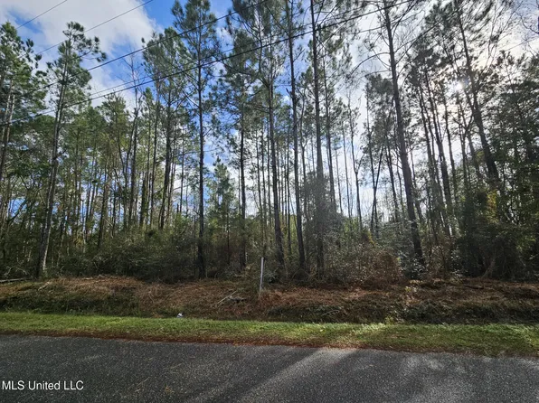 7073 Stone St, Bay Saint Louis, MS 39520