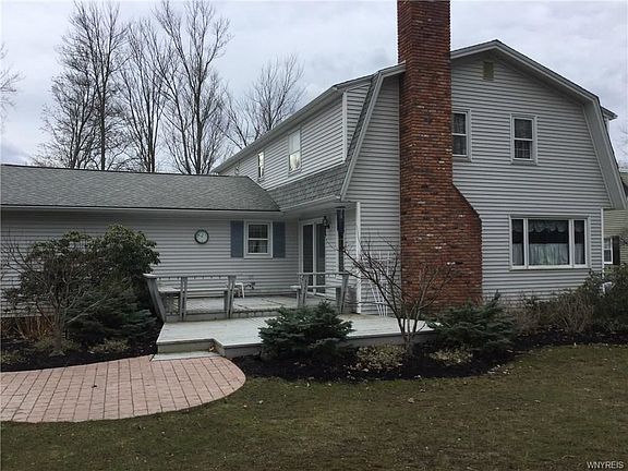 2nd image of 4695 Edgewood Ter