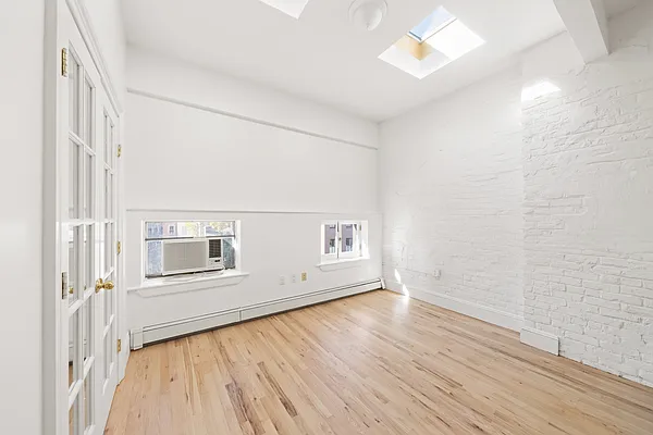 Rented by Maz Group NY | media 9