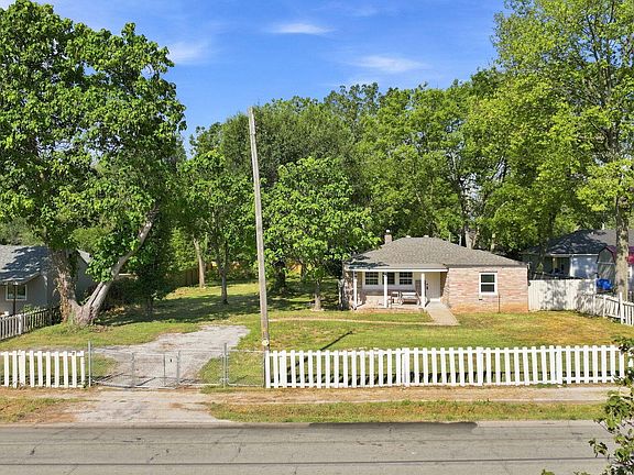 2nd image of 617 N Hillcrest Avenue