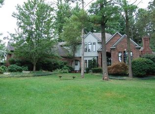 5250 Hidden Pines Dr, Brighton, MI