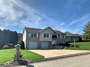 105 Lopez Dr, Uniontown, PA