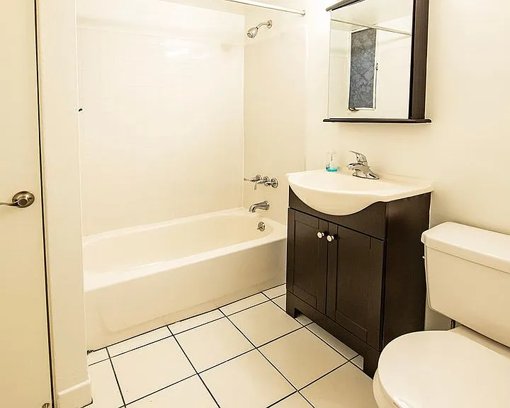 Creswood Apartments- Come home to Convenience! — Photo 19