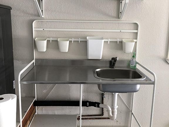 Kitchenette with hot/cold water sink