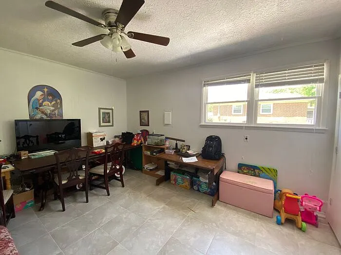 512 Clift Dr — Photo 14