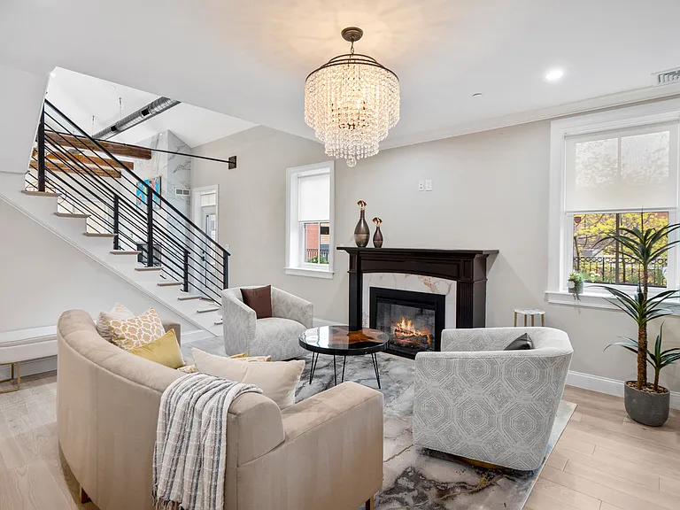 140 Middlesex St #3 — Photo 2