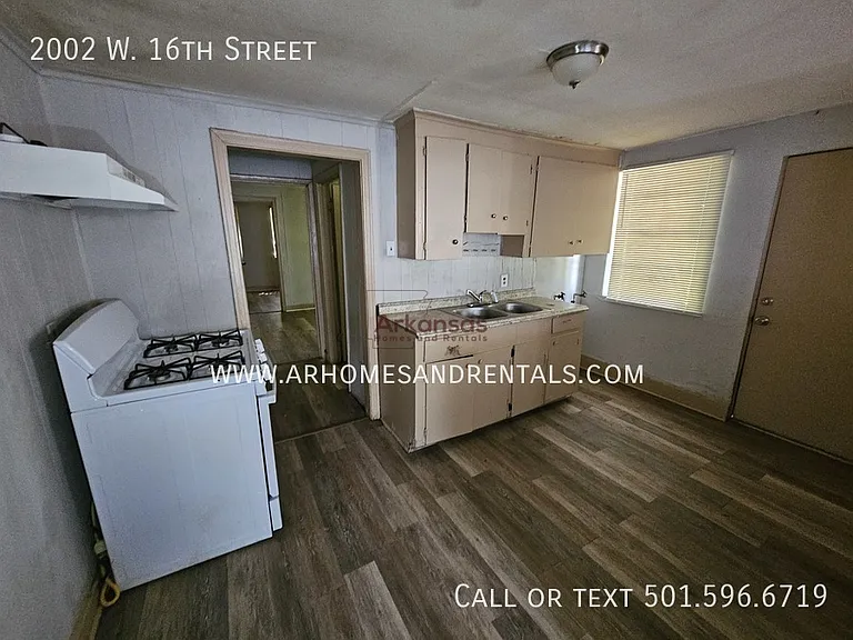 2002 W 16th St — Photo 17