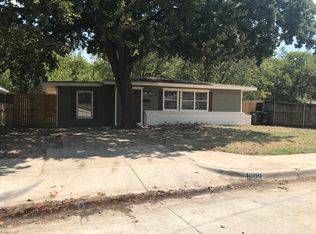 1009 Osborne Ln, Fort Worth, TX 76112
