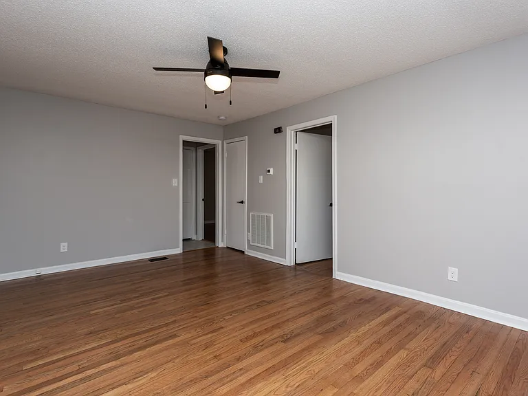 718 Holloway St #B — Photo 7