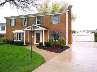1060 Apple Ln, Lombard, IL 60148