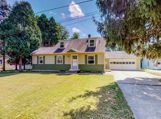 19 Red Barn Rd, Hyde Park, NY 12538