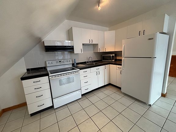 3rd image of 183 S Orchard St Floor 3