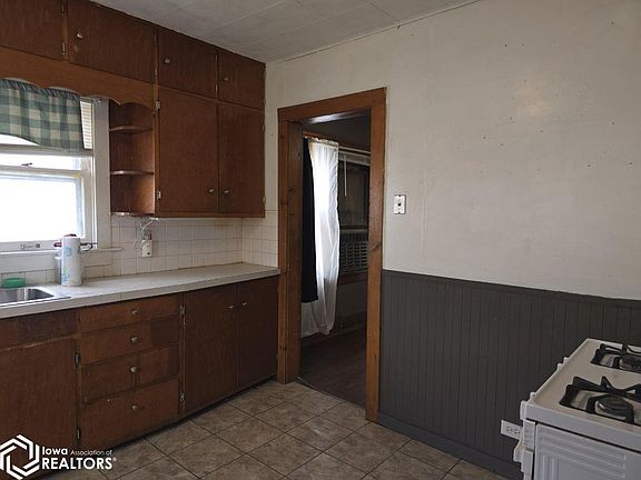 3rd image of 438 S Ward St