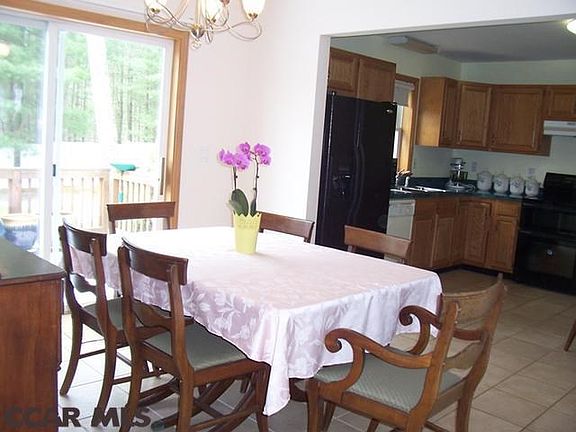4th image of 3040 Carnegie Dr