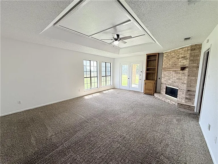 2315 E Business Highway 190 — Photo 24