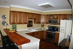 Kitchen - Upgraded appliances, hardwood flooring 