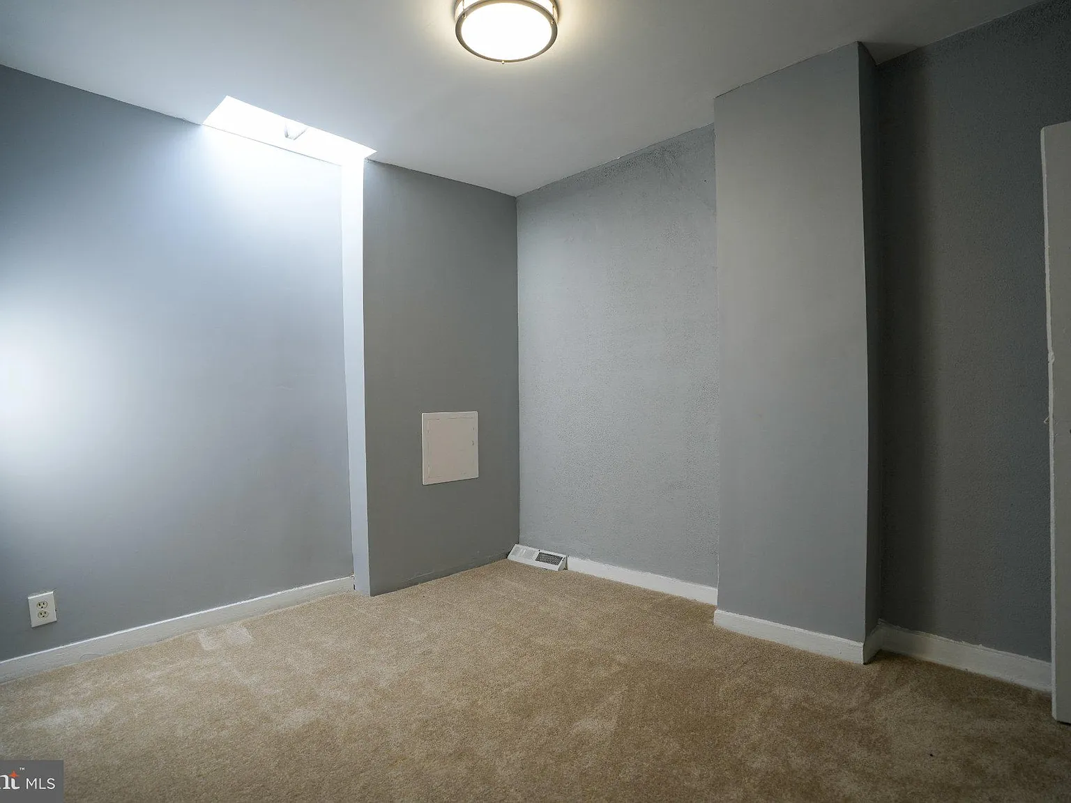 3 bed, 1.0 bath, $1,500 — Photo 2