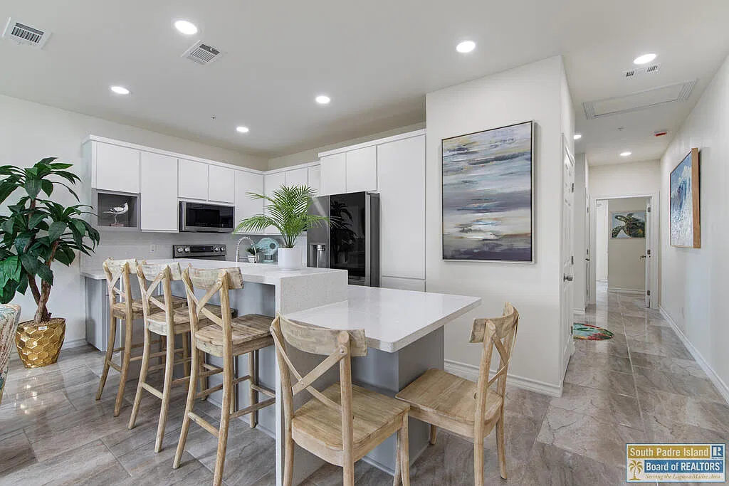 Soft Breeze Condominiums — Photo 1