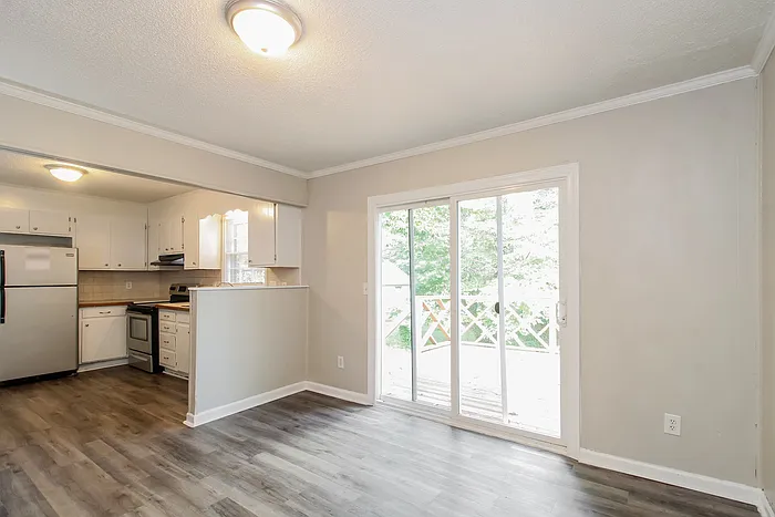 3 bed, 1.0 bath, 1275 sqft, $1,645 — Photo 3