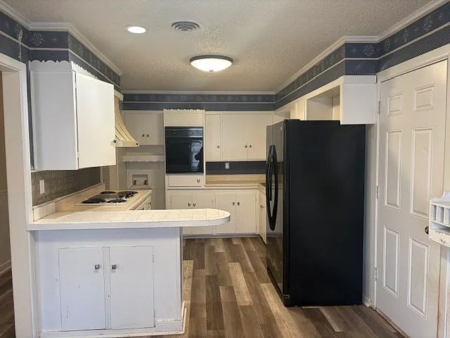 942 Forrest Ave — Photo 7
