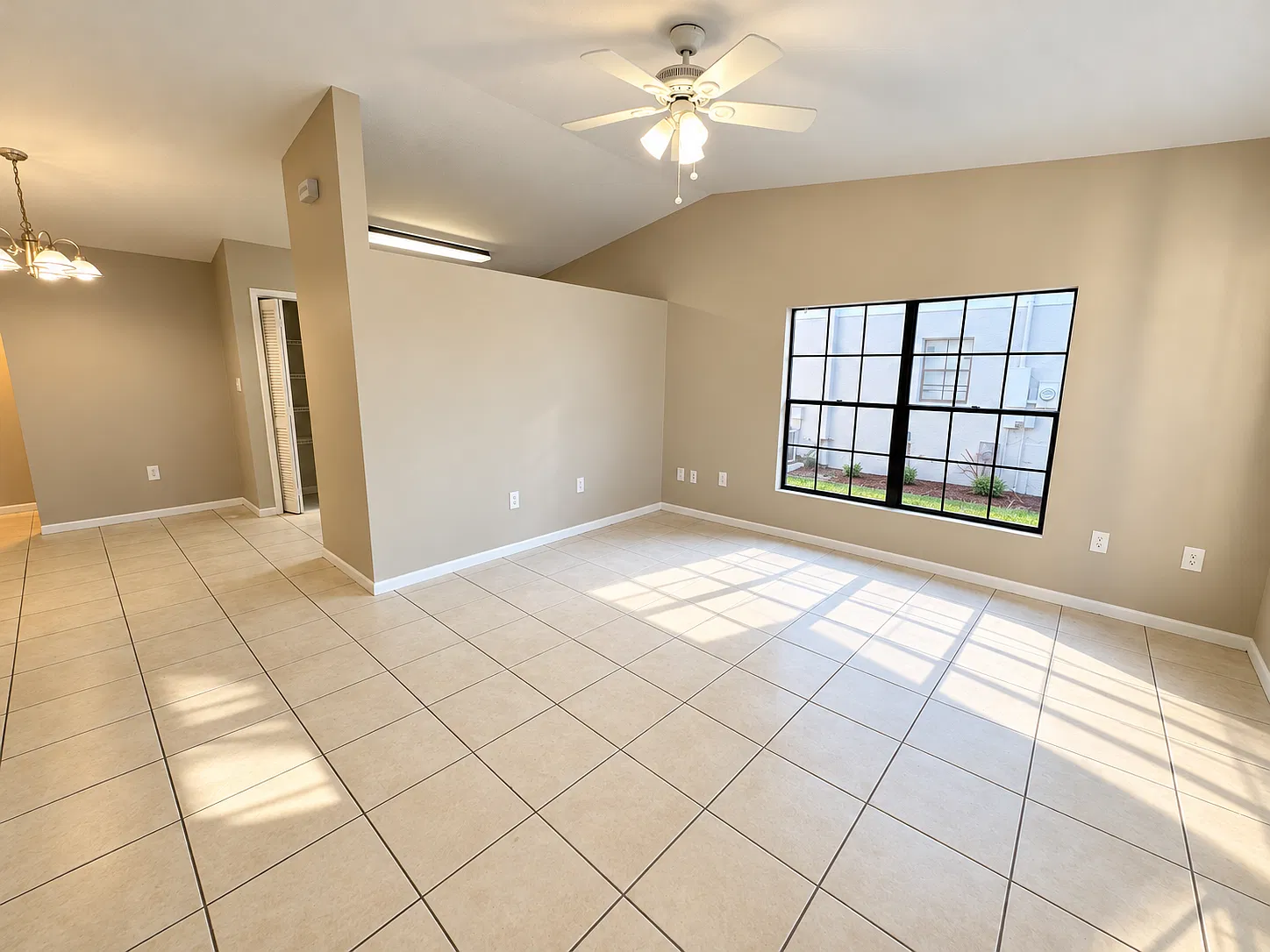 2 bed, 975 sqft, $1,995 — Photo 4