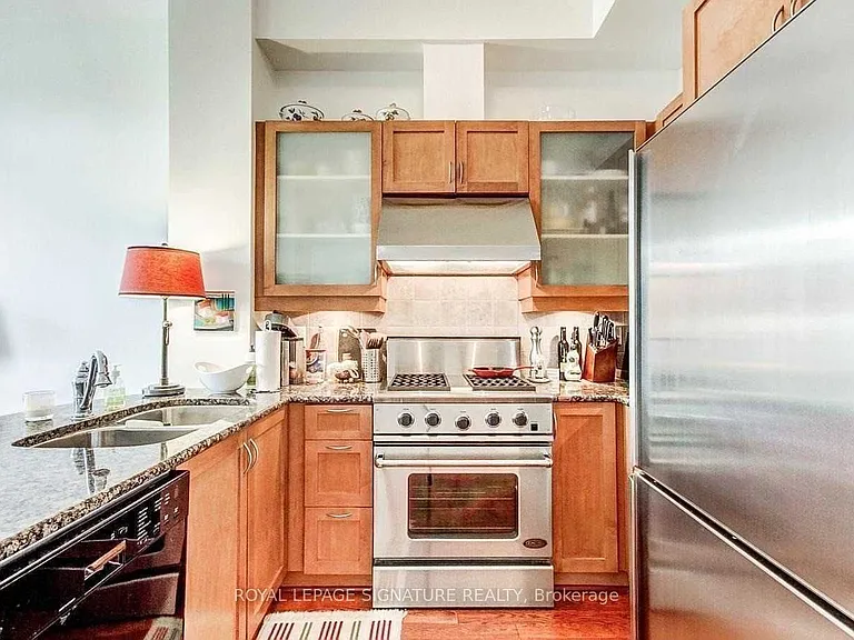 99 Avenue Rd #1005 — Photo 7