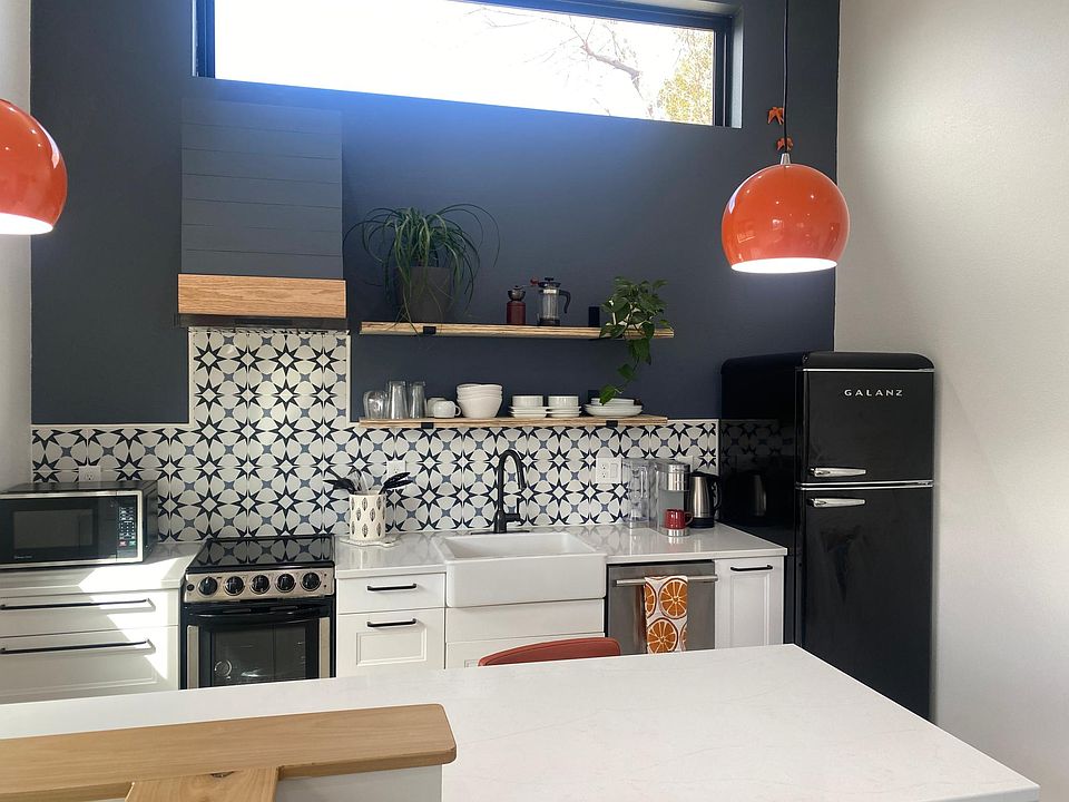 plenty of counter space