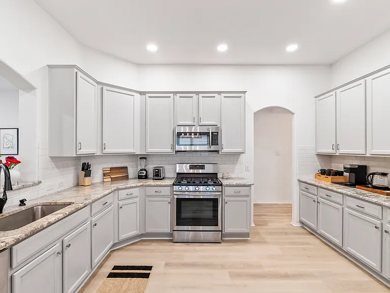 Bigleaf Dr — Photo 8
