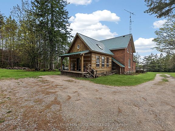 3rd image of 1351 Flos Cres #11-E