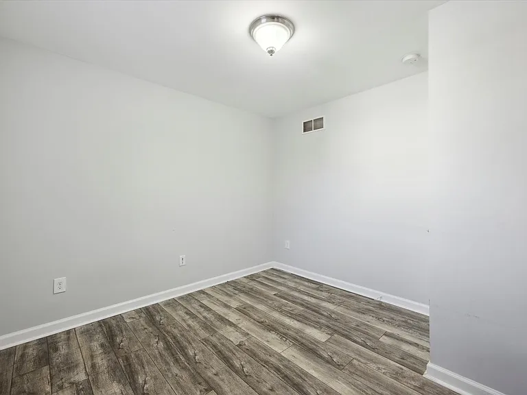 113 S Worthington St — Photo 13