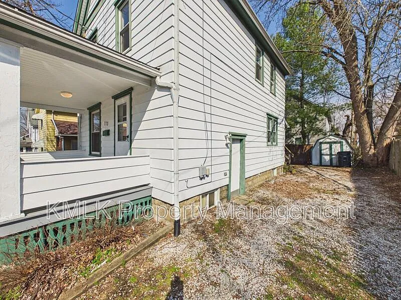 3 bed, 1.5 bath, 1128 sqft, $1,175 — Photo 2