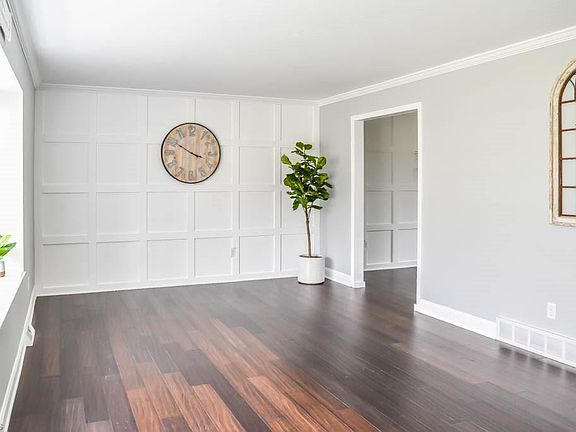 2nd image of 3240 Meadow Gtwy