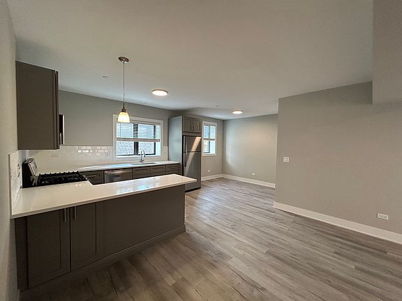 3rd image of 1145 Oak Ave #2W