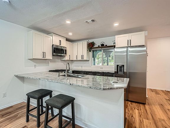 4th image of 207 Rowland Dr