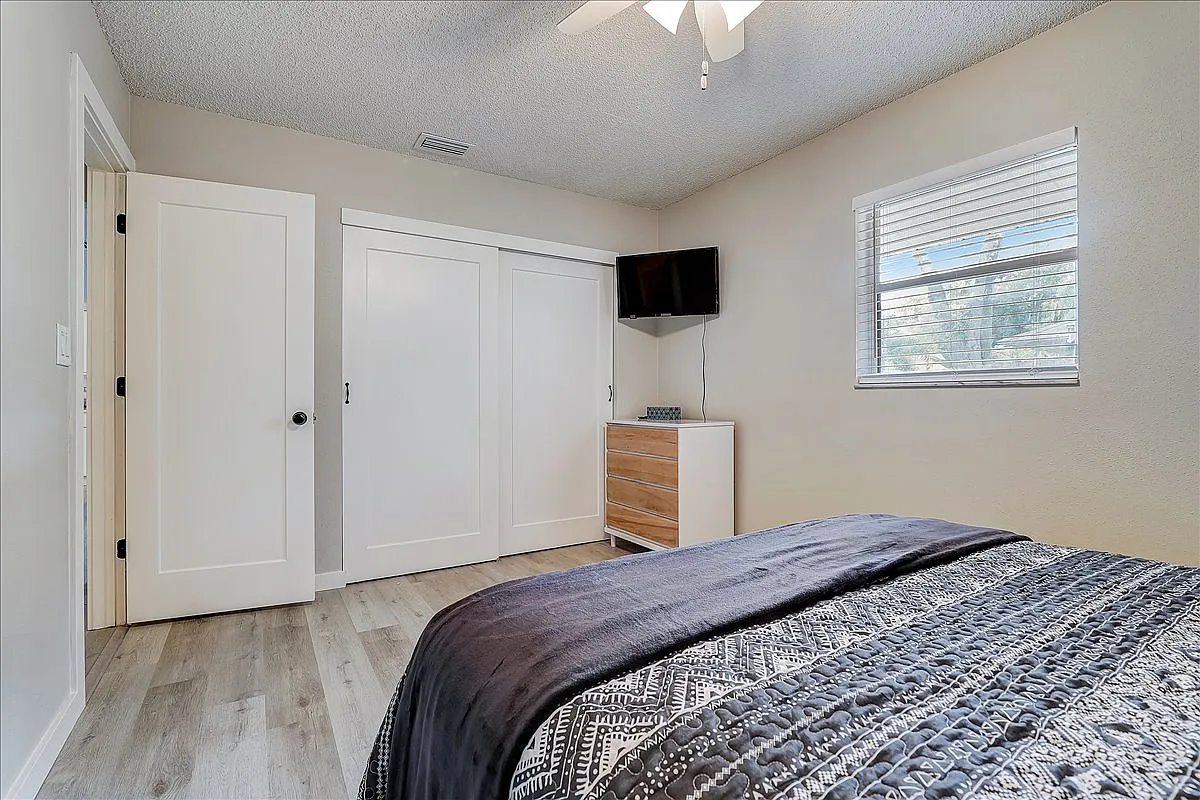 2 bed, 980 sqft, $1,950 — Photo 3
