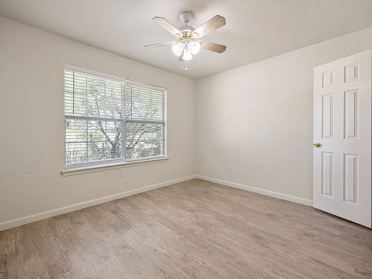 21513 Pershing Ave #A — Photo 12