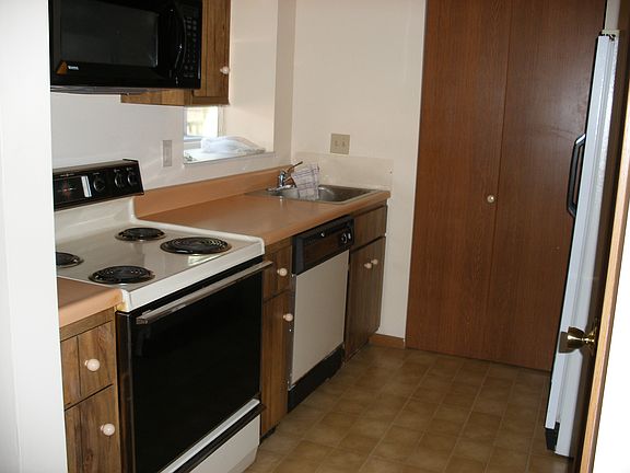 5th image of 10507 Roseton Ct