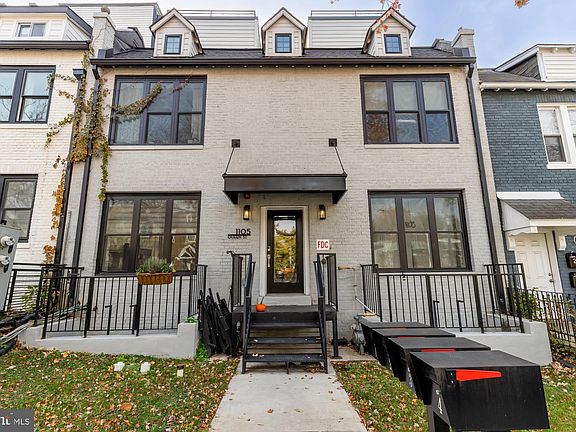 3rd image of 1105 Queen St NE APT 1