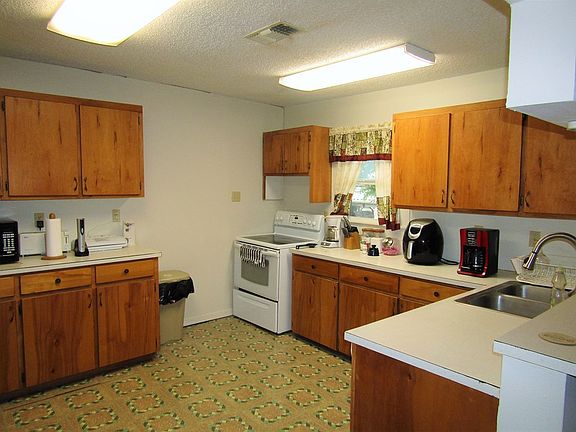 2nd image of 502 S Concho Ave