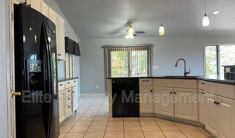 629 W Kenosha Dr — Photo 10