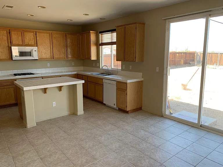 11926 Forest Park Ln — Photo 6
