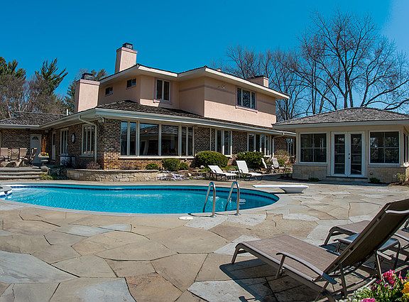 3rd image of 22W309 Elmwood Dr