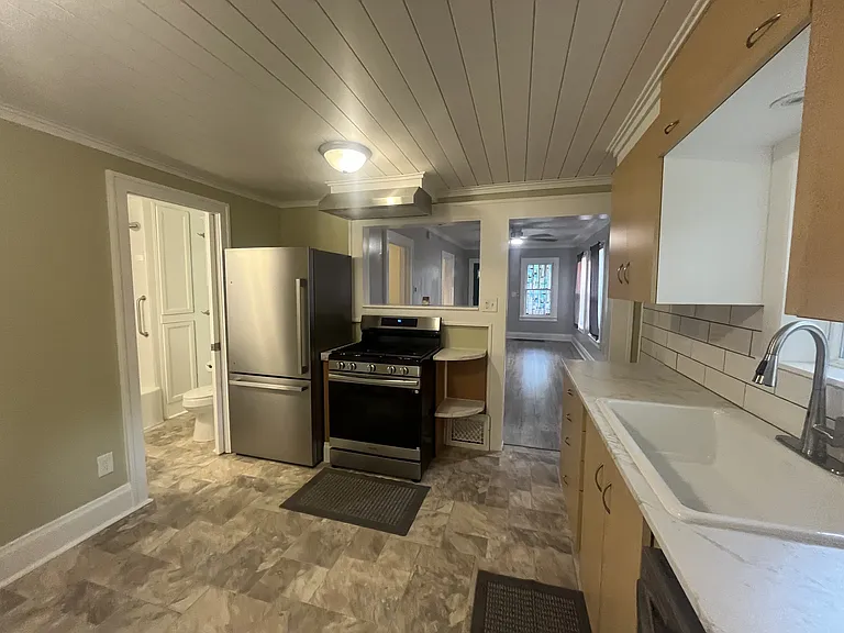 925 Windsor Ave — Photo 8