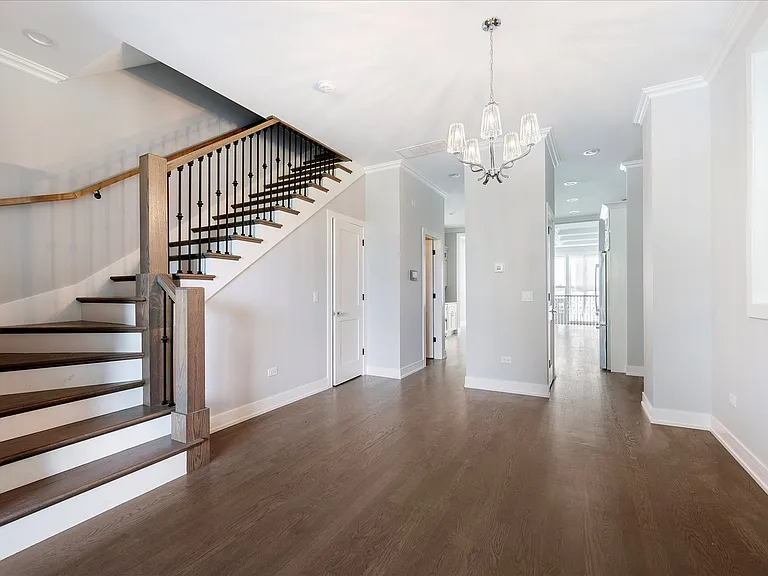 6241 S Woodlawn Ave — Photo 8