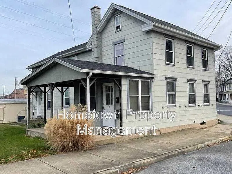 2 bed, 1.0 bath, 1050 sqft, $1,400 — Photo 1