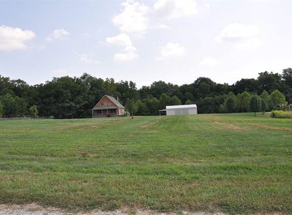 3rd image of 801 E Acorn Ln