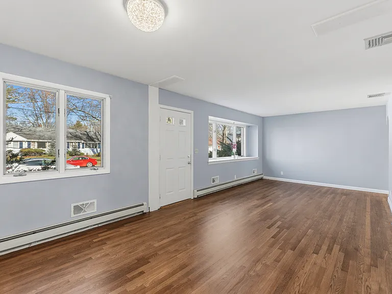772 Arbor Rd — Photo 2