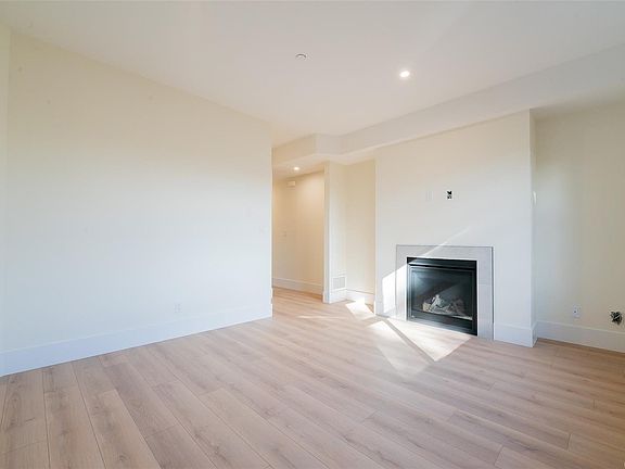 3rd image of 1615 Northfield Rd #107