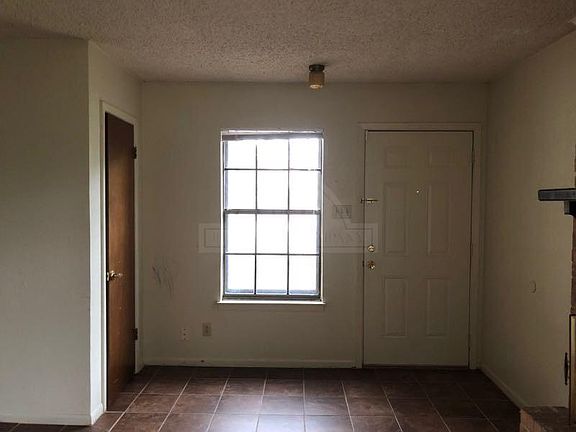 2nd image of 1116 Goodhue Dr #A